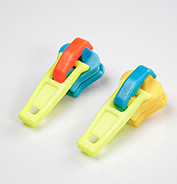 Color blocked plastic slider